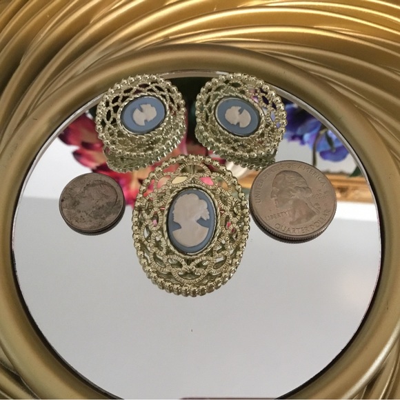 HP-SARAH COVENTRY VINTAGE GOLD CAMEO PIN & GOLD CLIP EARRINGS. NEW CONDITION - Picture 2 of 7